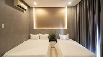 Minibar, desk, laptop workspace, free WiFi