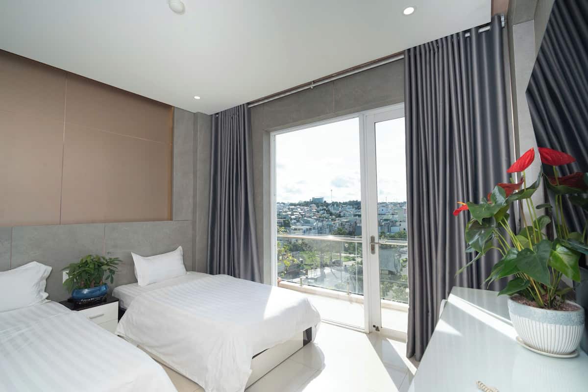 Twin Room | Minibar, desk, laptop workspace, WiFi (free)