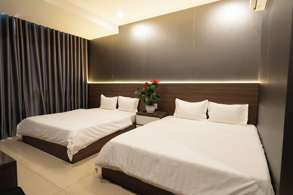 Quadruple Room | Minibar, desk, laptop workspace, WiFi (free)