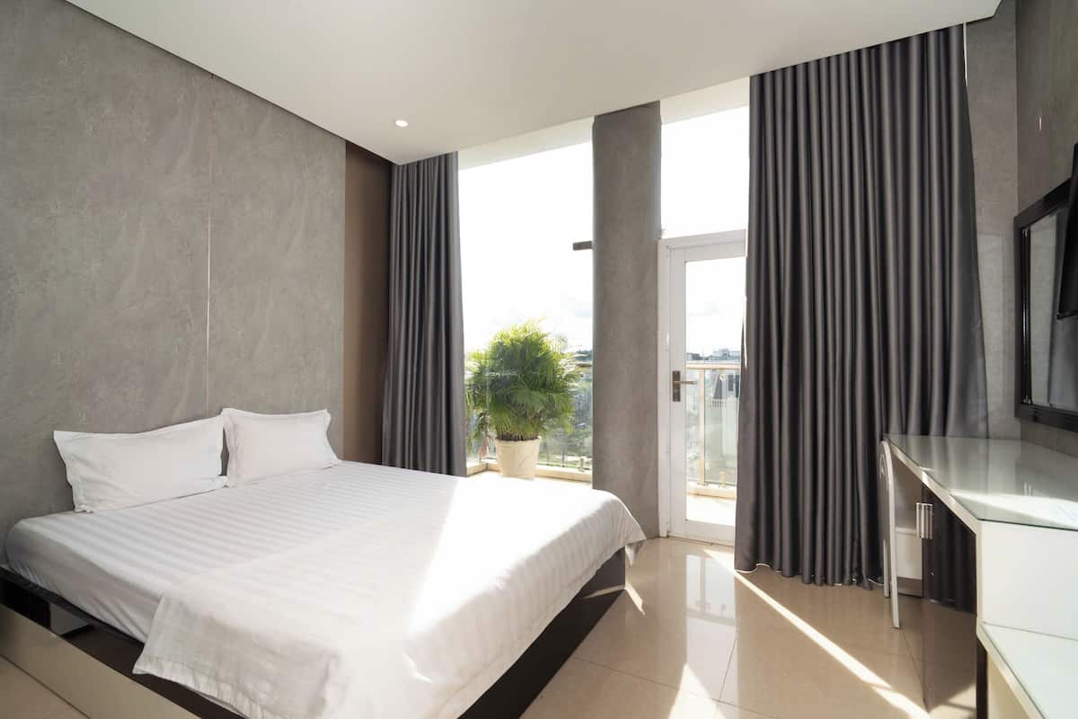 Double Room, Balcony | Minibar, desk, laptop workspace, WiFi (free)