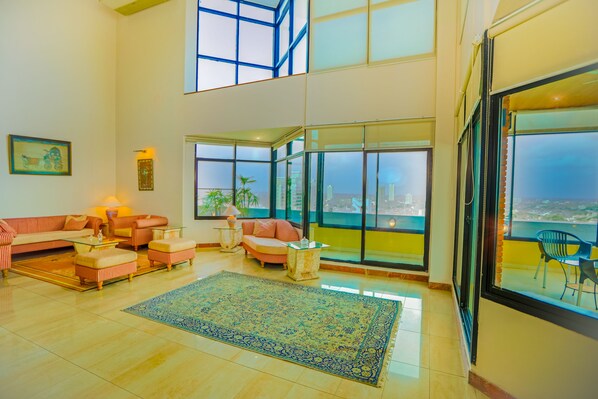 Flat-screen TV, table tennis