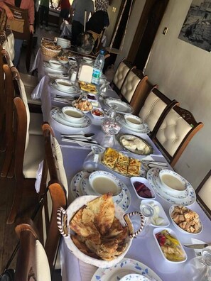Breakfast, lunch, dinner served; local cuisine
