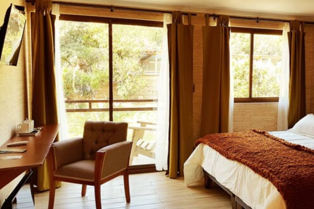 In-room safe, bed sheets