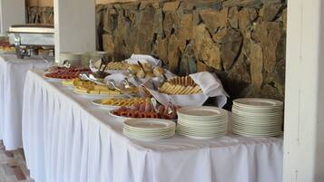 Free daily buffet breakfast