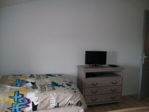 Habitación doble | Cortinas blackout, insonorización, cunas gratuitas y wifi gratis