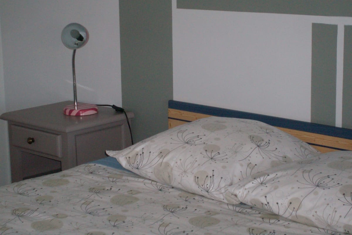 Rideaux occultants, chambres insonorisées, lits bébé (gratuits)
