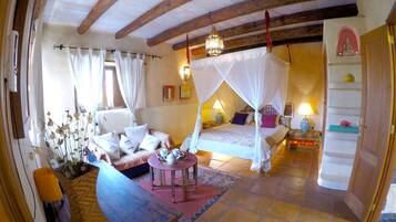 2 slaapkamers, een strijkplank/strijkijzer, internet, beddengoed