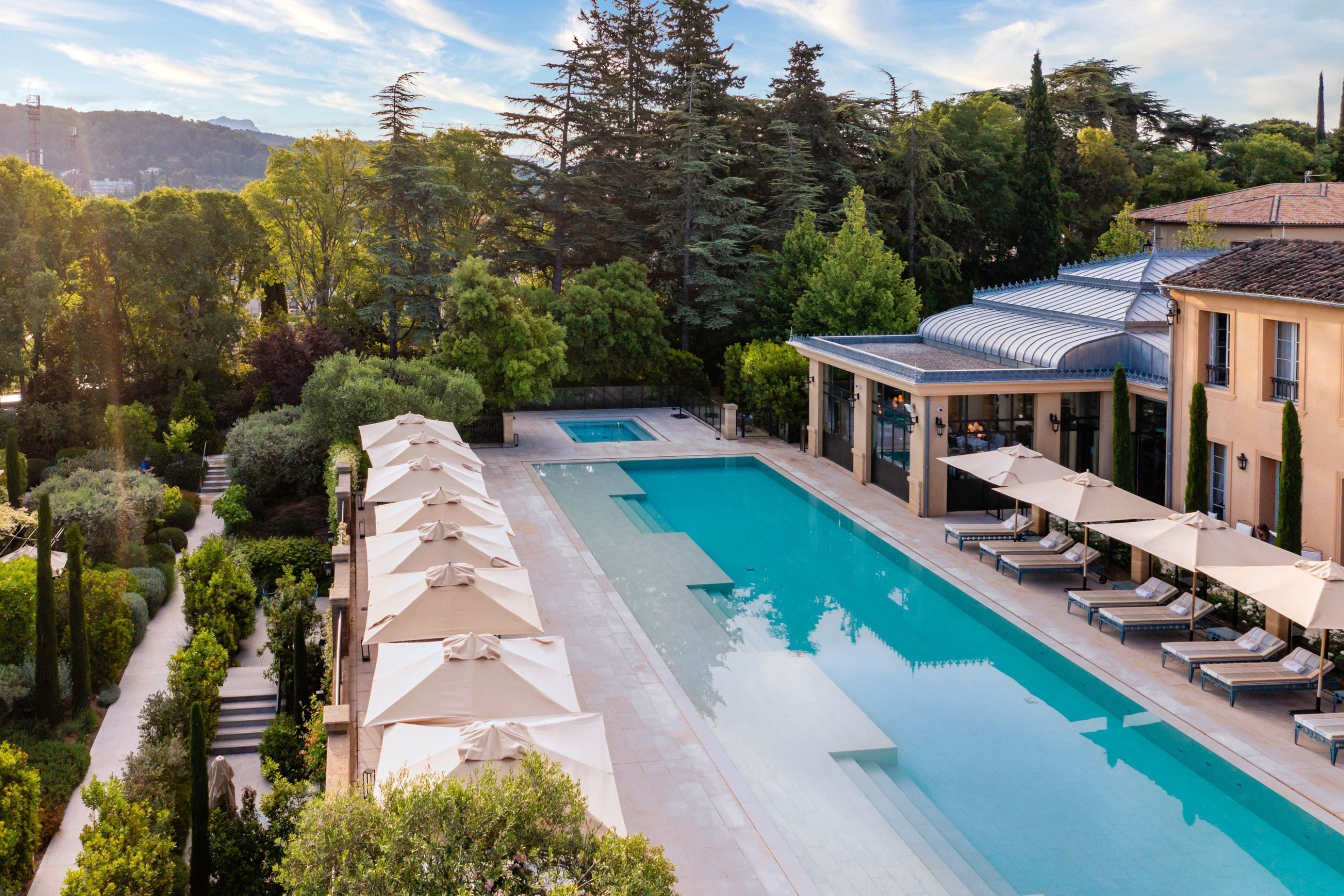 Udendørs pool, åben fra kl. 07.00 til kl. 20.00, gratis hytter