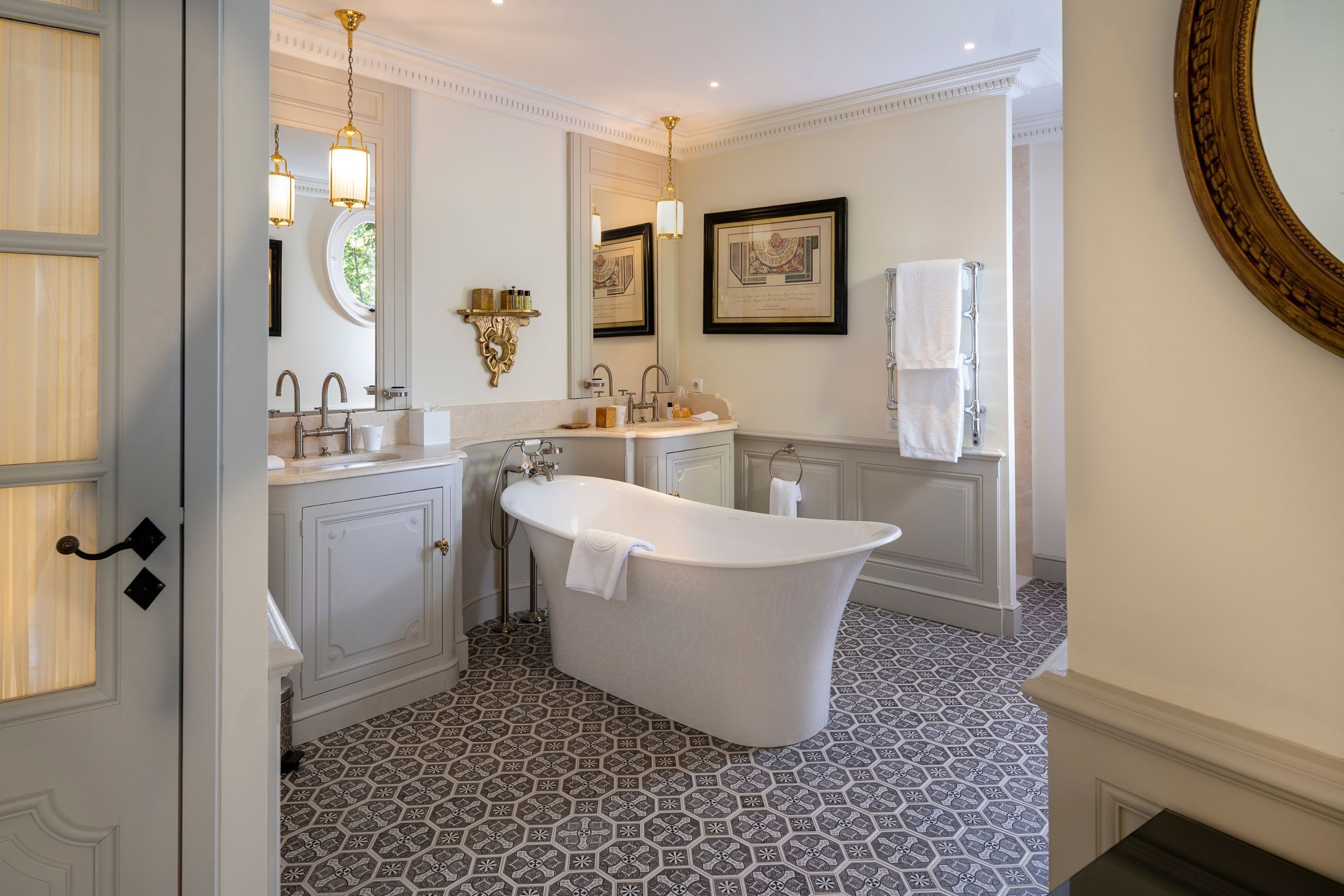 room (prestige deluxe) | bathroom | free toiletries, hair dryer, bathrobes, slippers