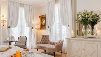 Suite | 1 bedroom, Egyptian cotton sheets, premium bedding, down comforters