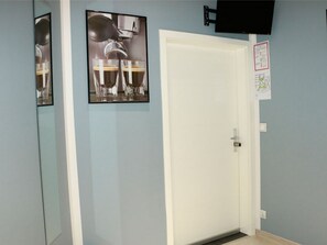 Standard Single Room, Accessible, Shared Bathroom | 1 bedroom - Amaya Motel (Berlin)