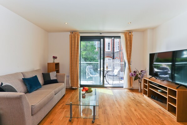 Apartment, 2 Bedrooms | City view - Platinum Apartment next to Borough (London)