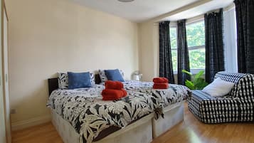 Basic House | Individually decorated, individually furnished, desk, iron/ironing board