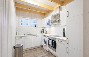 Kühlschrank, Mikrowelle, Herdplatte, Geschirrspüler