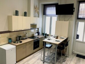 Kühlschrank, Ofen, Herdplatte, Wasserkocher
