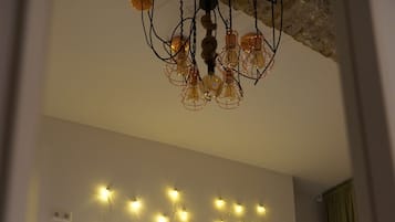 Habitación doble estándar, 1 cama King size, para no fumadores | Camas con efecto memoria, decoración personalizada y muebles diferentes