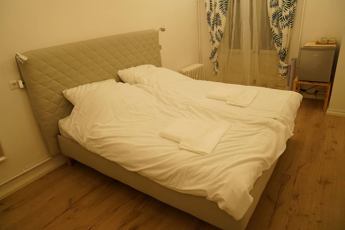 Bedden met traagschuimmatras, individueel gedecoreerd