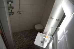 Superior Double Room, 1 King Bed, Non Smoking, Private Bathroom | Bathroom | Free toiletries, hair dryer, towels, soap - 364.Berlin (Berlin)