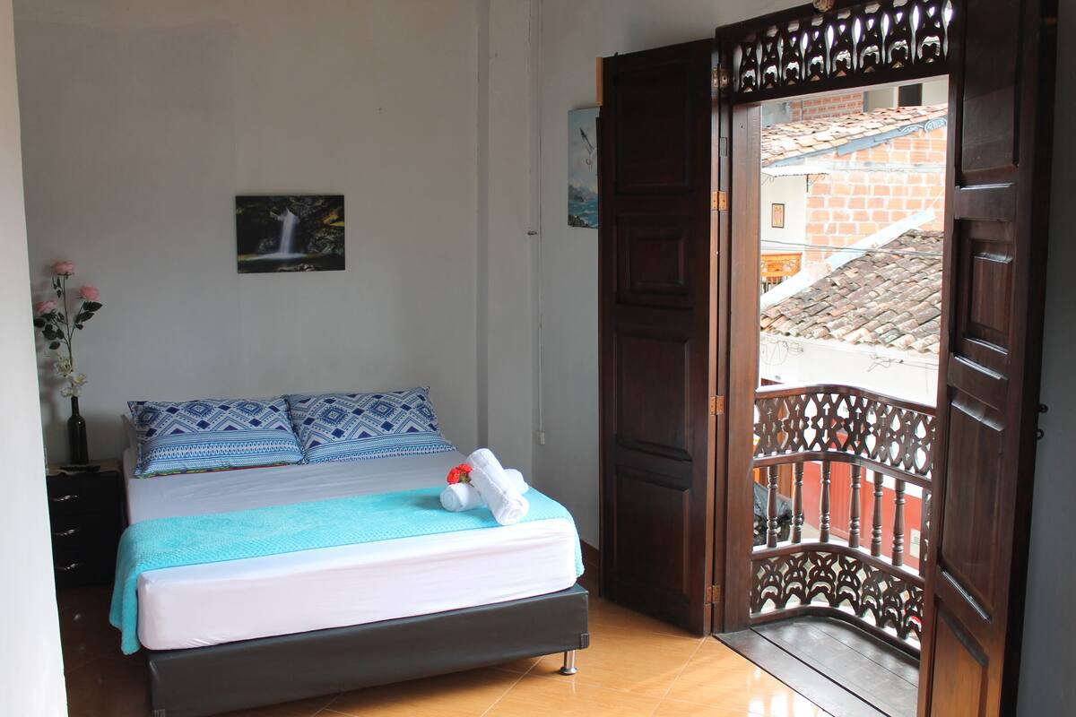 Double Room, Balcony | Soundproofing, WiFi (free)