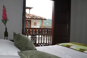 Doppelzimmer, Balkon | Schallisolierte Zimmer, kostenloses WLAN