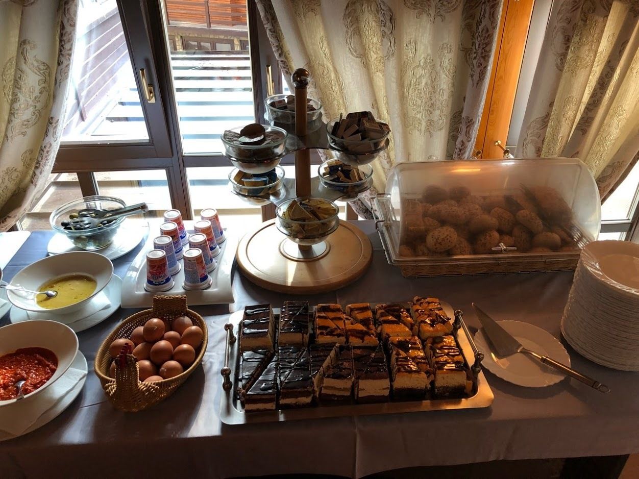 Free daily buffet breakfast