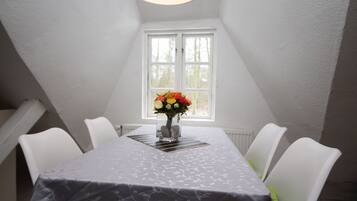 Apartment, 1 Bedroom | In-room dining