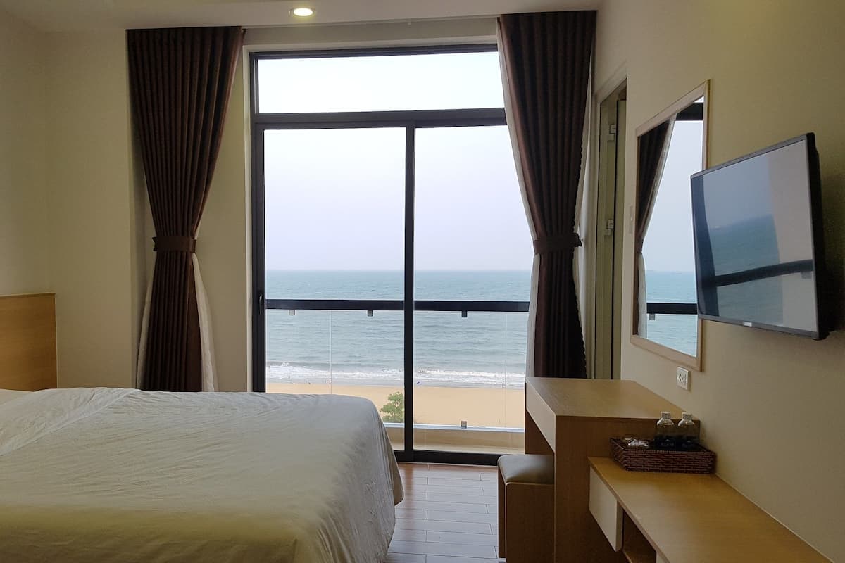 Deluxe Double Room, Sea View | 1 bedroom, premium bedding, pillowtop beds, minibar