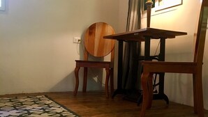 Hytte – classic | 1 soverom, skrivebord, wi-fi (inkludert) og individuelt innredet