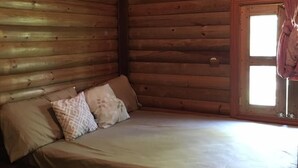 Økonomihytte | 1 soverom, skrivebord, wi-fi (inkludert) og individuelt innredet