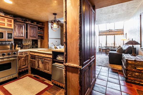 Beautiful Cozy Studio Condo