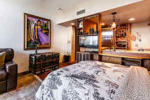 1 slaapkamer, een strijkplank/strijkijzer, gratis wifi, beddengoed