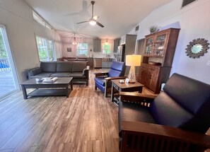 Smart TV, reproductor de DVD, libros y videoteca 