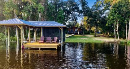 Private lakefront home w/ large dock, pets welcome, Wi-Fi, kayaks, boat rental.