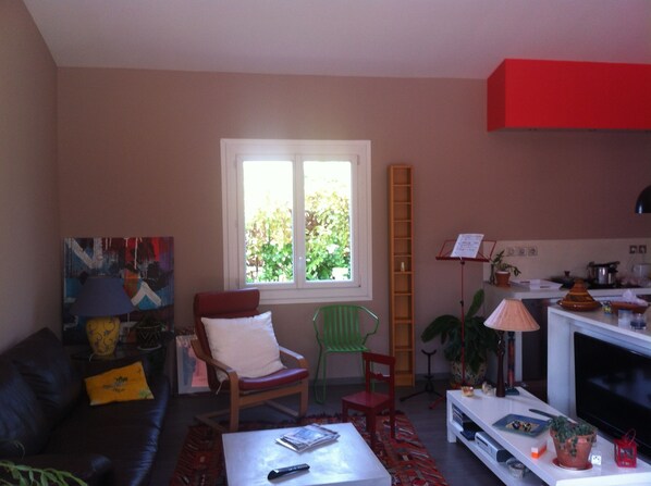 Télévision, chaîne hi-fi