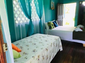 1 bedroom, free WiFi, bed sheets - All Rankins Eco-Lodge (Colorado)