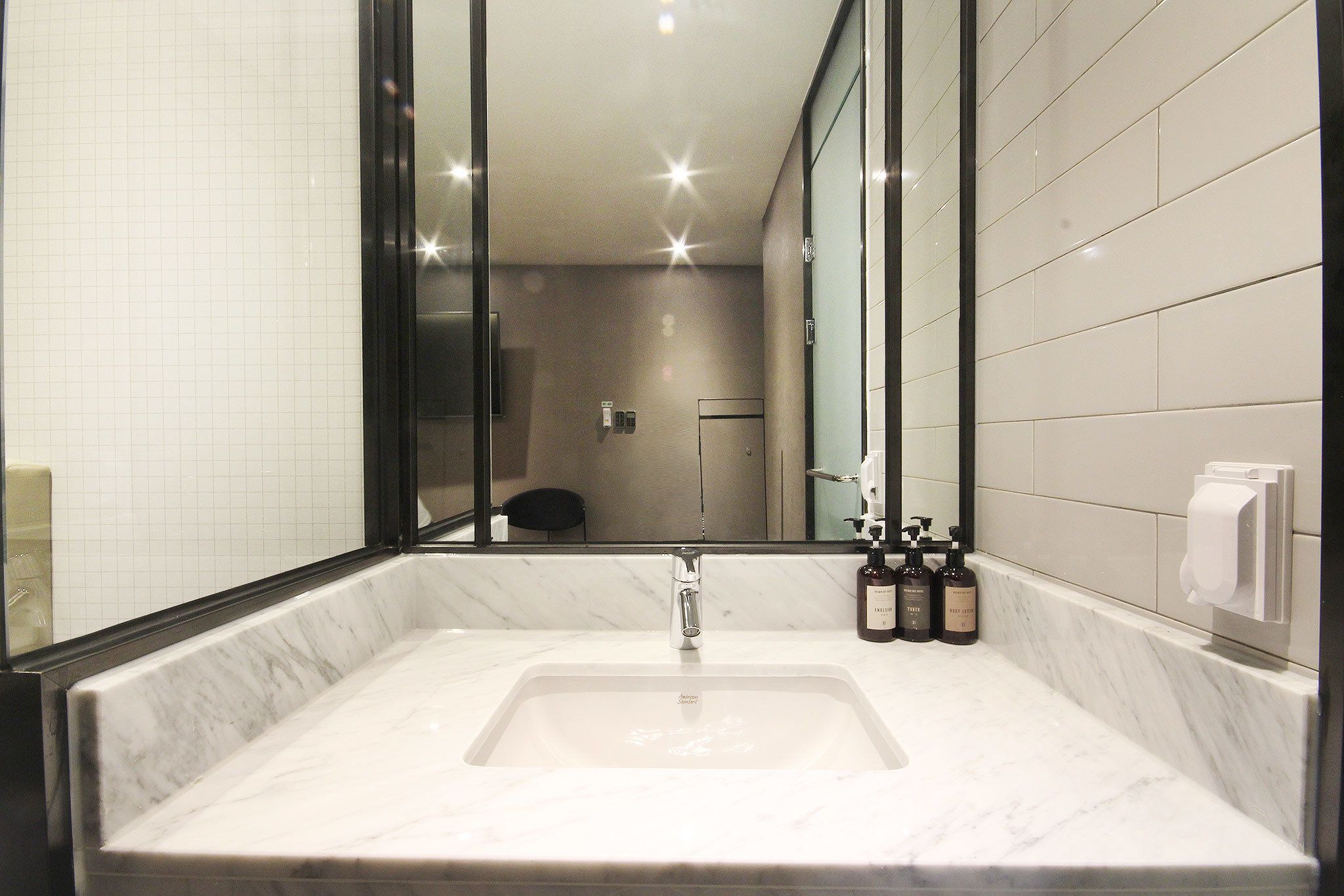 standard double room | bathroom sink
