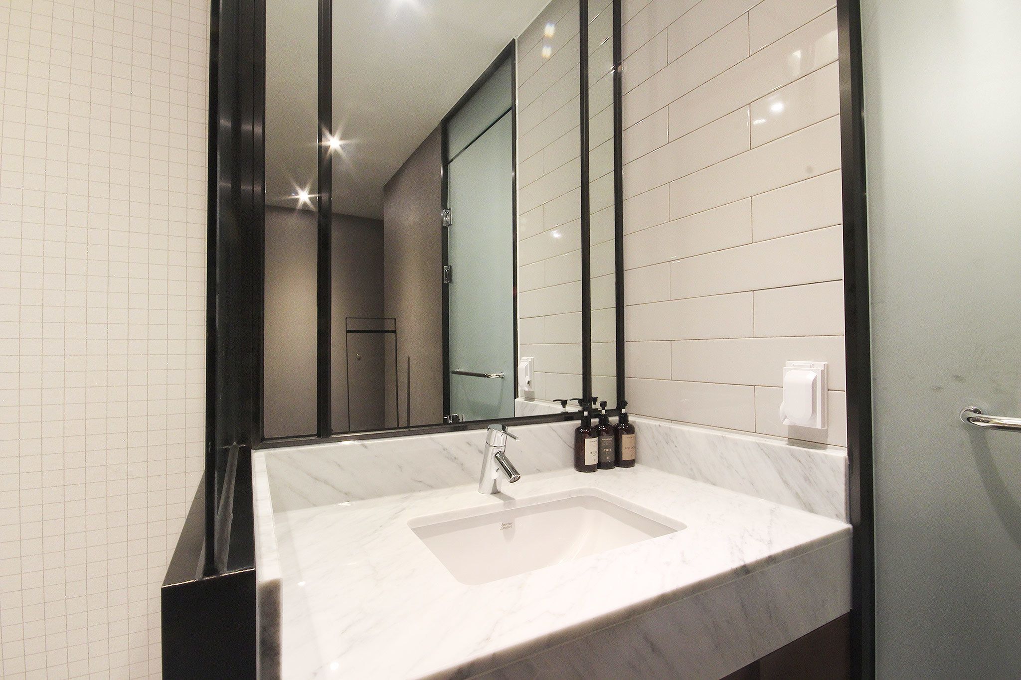 standard double room | bathroom sink
