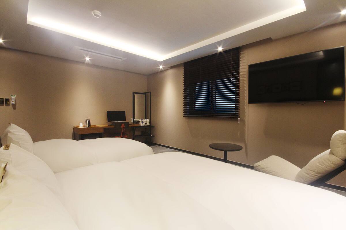 Phòng 2 giường đơn Deluxe | Màn/rèm cản sáng, phòng cách âm, bàn ủi/dụng cụ ủi quần áo 