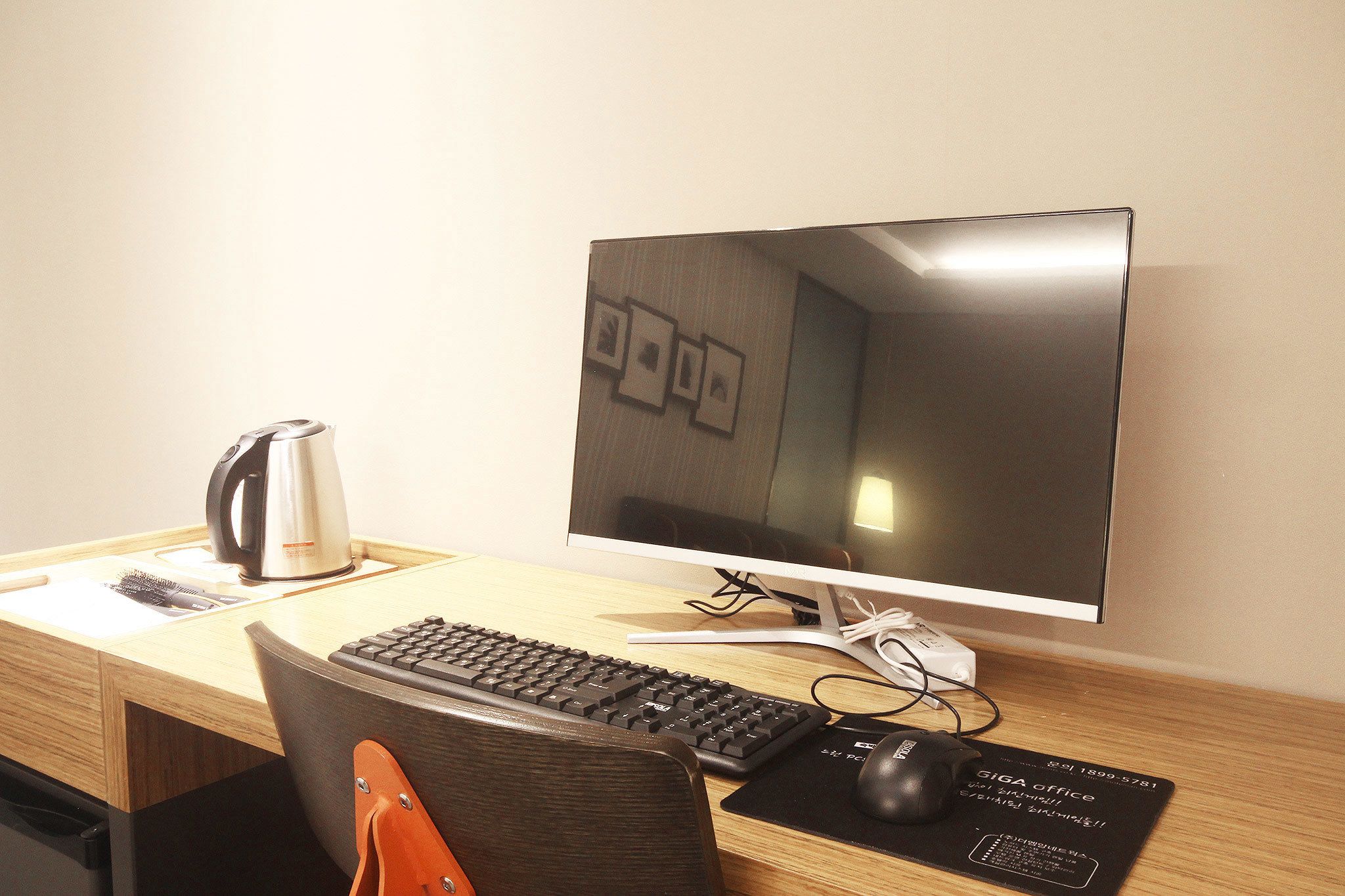 deluxe twin room | tech