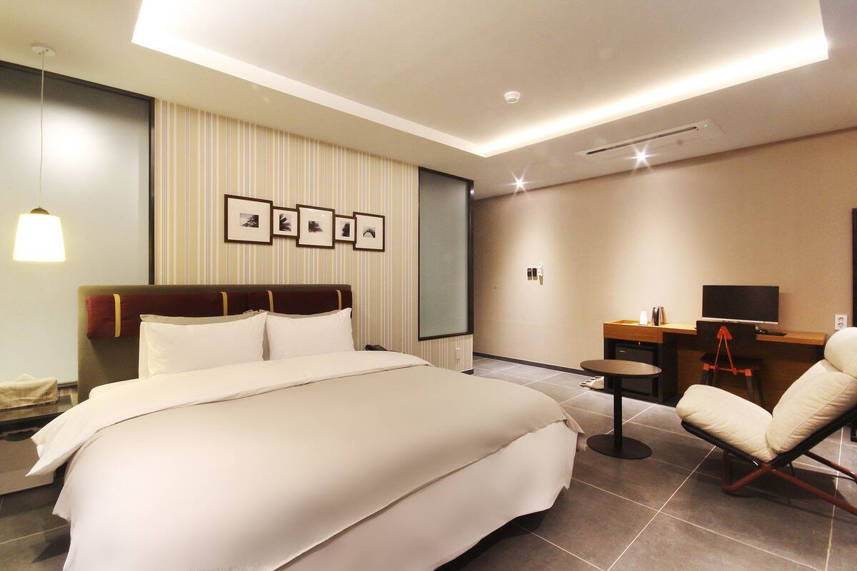 Phòng đôi Deluxe | Màn/rèm cản sáng, phòng cách âm, bàn ủi/dụng cụ ủi quần áo