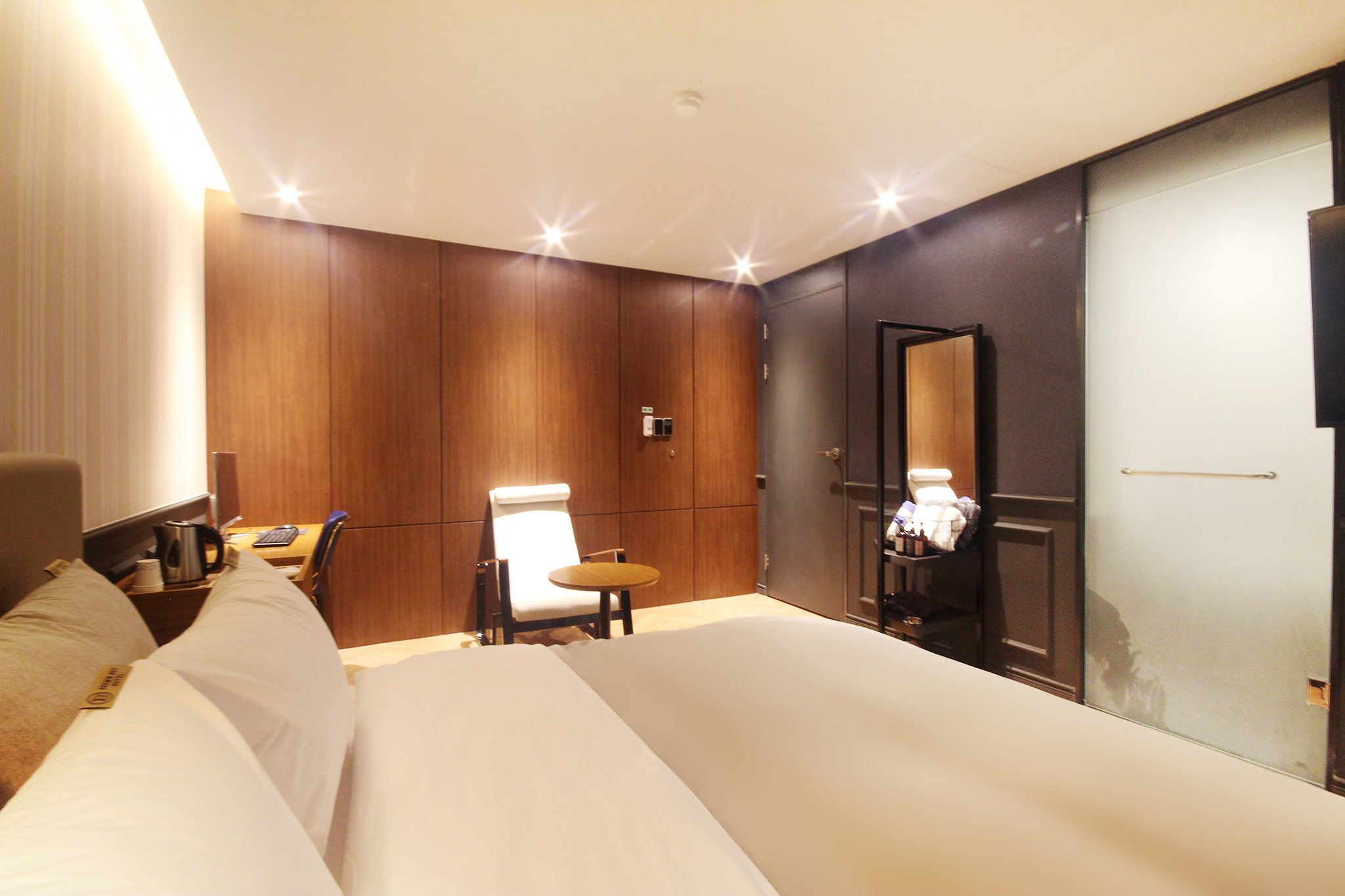 Habitación Deluxe doble, terraza | Cortinas opacas y sistema de insonorización