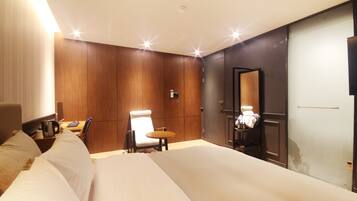 Habitación Deluxe doble, terraza | Cortinas opacas y sistema de insonorización