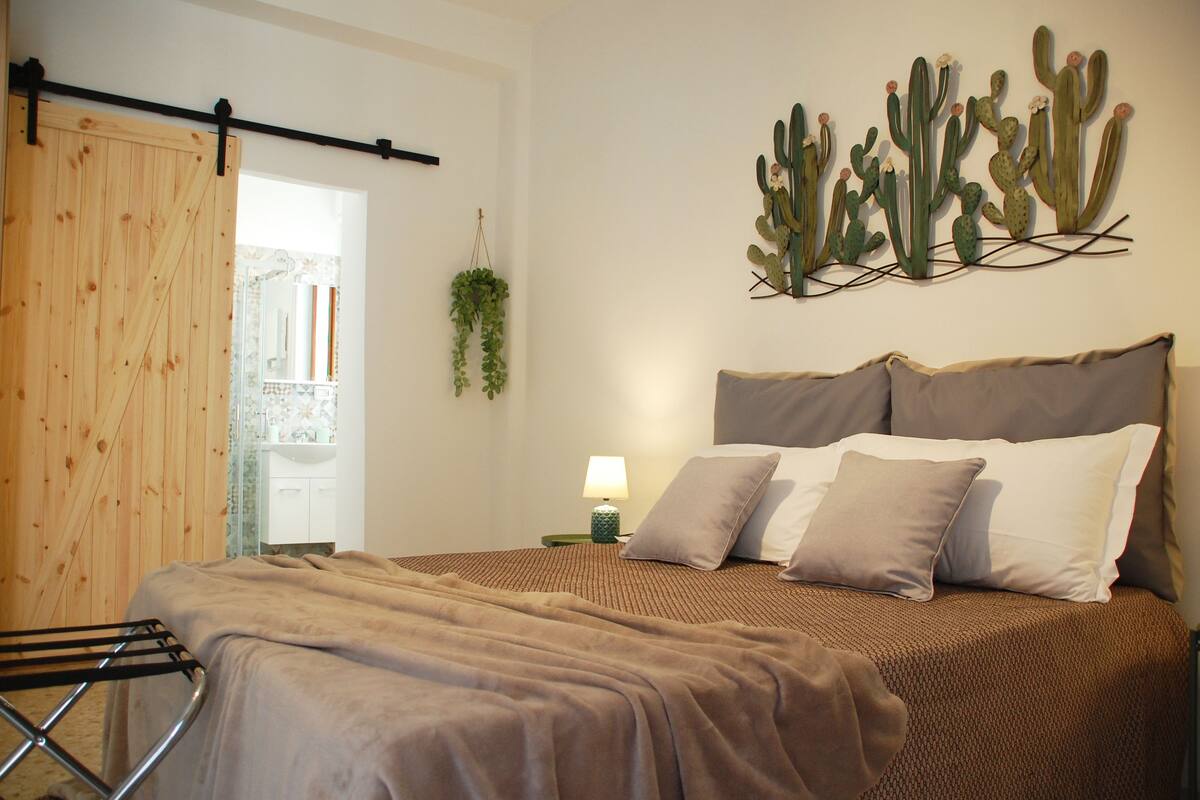 Deluxe Quadruple Room, Private Bathroom (3)