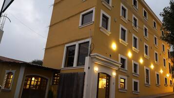 Mặt tiền nơi lưu trú