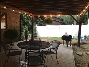 Outdoor dining - 3bed2bath cozy brick ranch (Mooresville)
