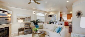 KAY'S "NO REGRETS" LOADED & LUXURIOUS  2/2 VILLA!  NO STEPS!  LAKE DISTRICT