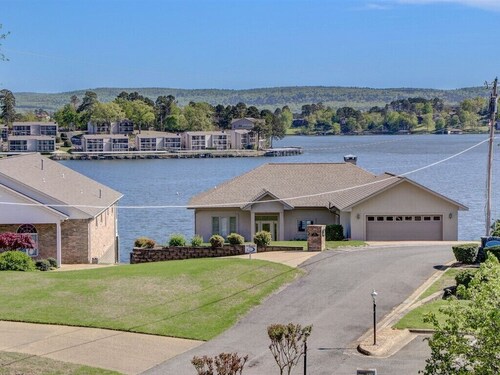VILLA AVEC VUE!  PROFITEZ DU LAC ET DES MONTAGNES DE VOTRE PONT COUVERT PRIVÉ!