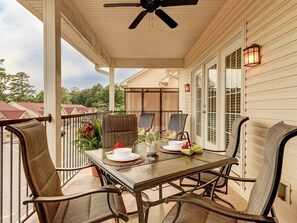 تناول الطعام بالخارج