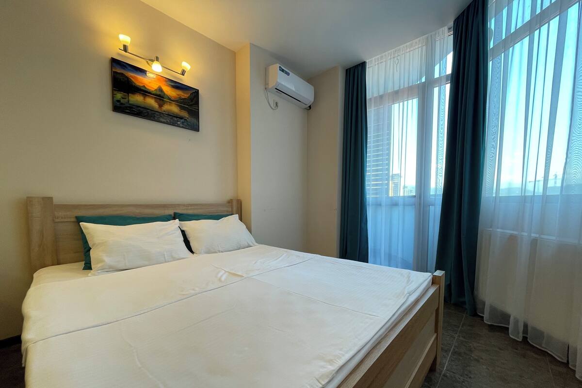 Yalchin/9/126 Sunset Flat | เครื่องนอนระดับพรีเมียม, โต๊ะทำงาน, พื้นที่ทำงานแบบใช้แล็ปท็อป