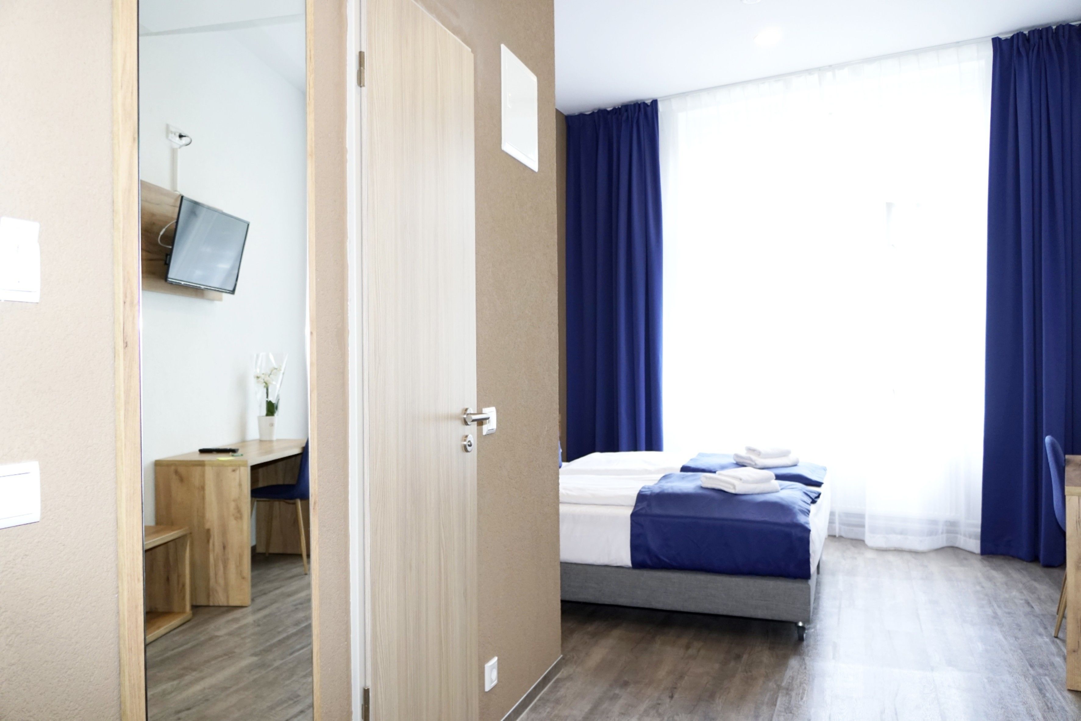 双人房 | 办公桌、熨斗/熨板、免费 WiFi、床单